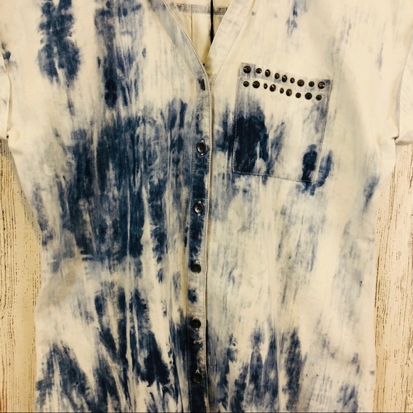 NWT Rock & Republic Embellished Acid Wash Top. - Picture 5 of 8